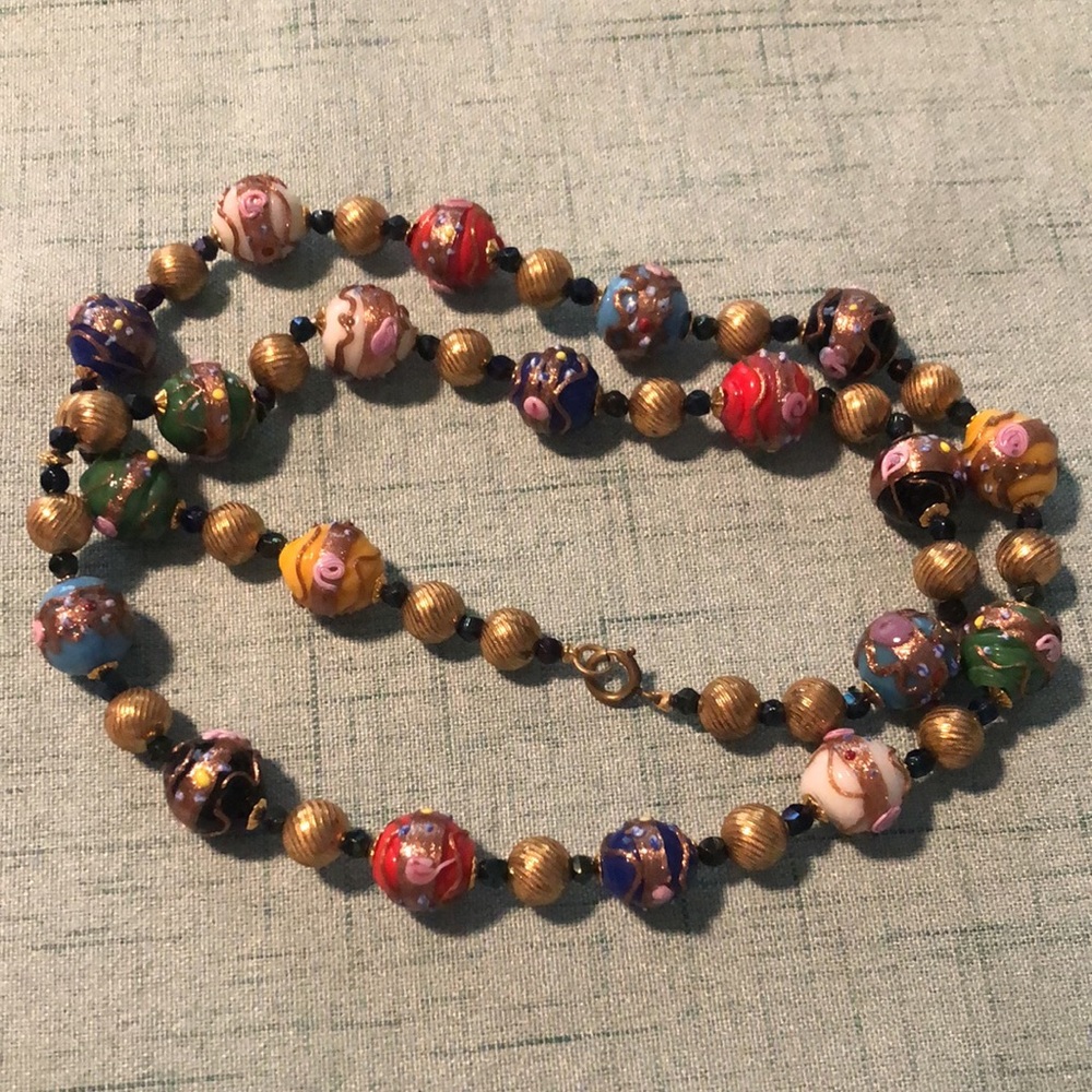 Beautiful Multicolor Beaded Necklace - Picture 3 of 4